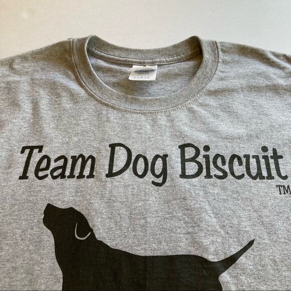 🆕 Team Dog Biscuit Black Labrador Gray Tee Shirt NWOT - Picture 5 of 8
